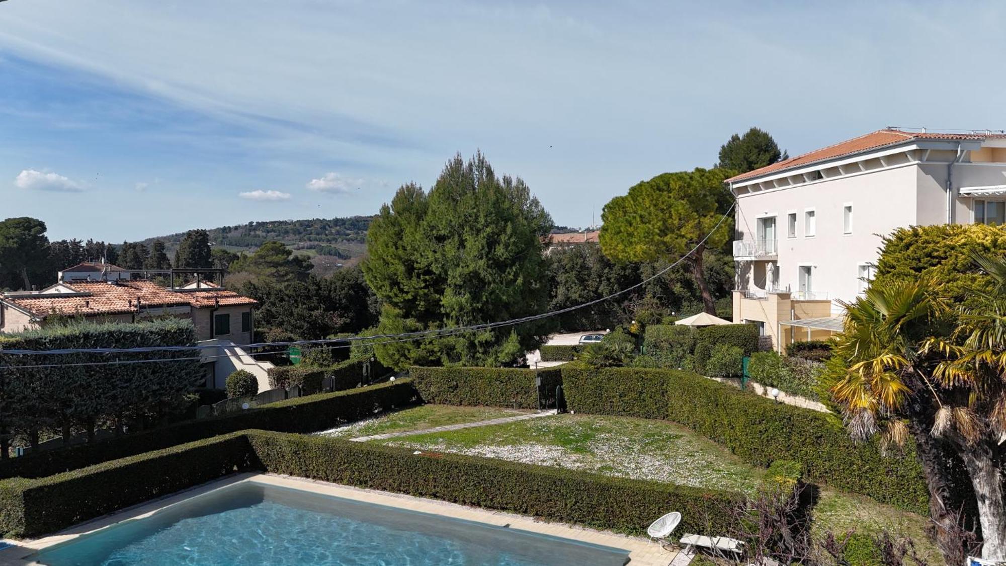 N185 - Numana, Meraviglioso Trilocale Con Terrazzo E Piscina Exterior photo